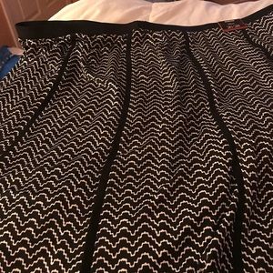 Avenue black and white skirt. NWT. 22.5” inches.